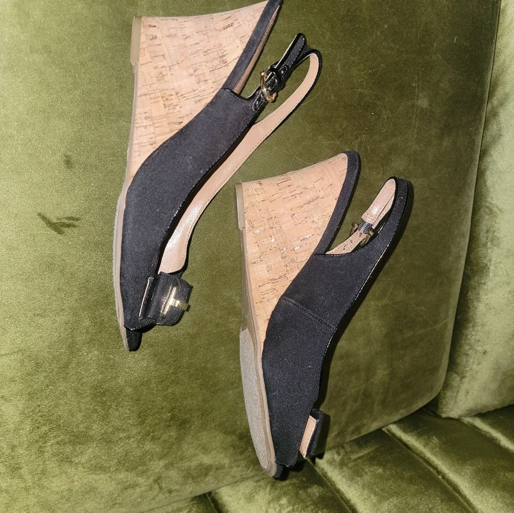 Misses sz 8.5 Tommy Hilfiger black Strap Cork wedge Heels open toe sandals.